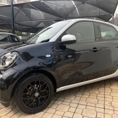 Smart ForFour 2016 PASSION*NAVI - 10.990 € Smart ForFour 2016 PASSION*NAVI - 10.990 €